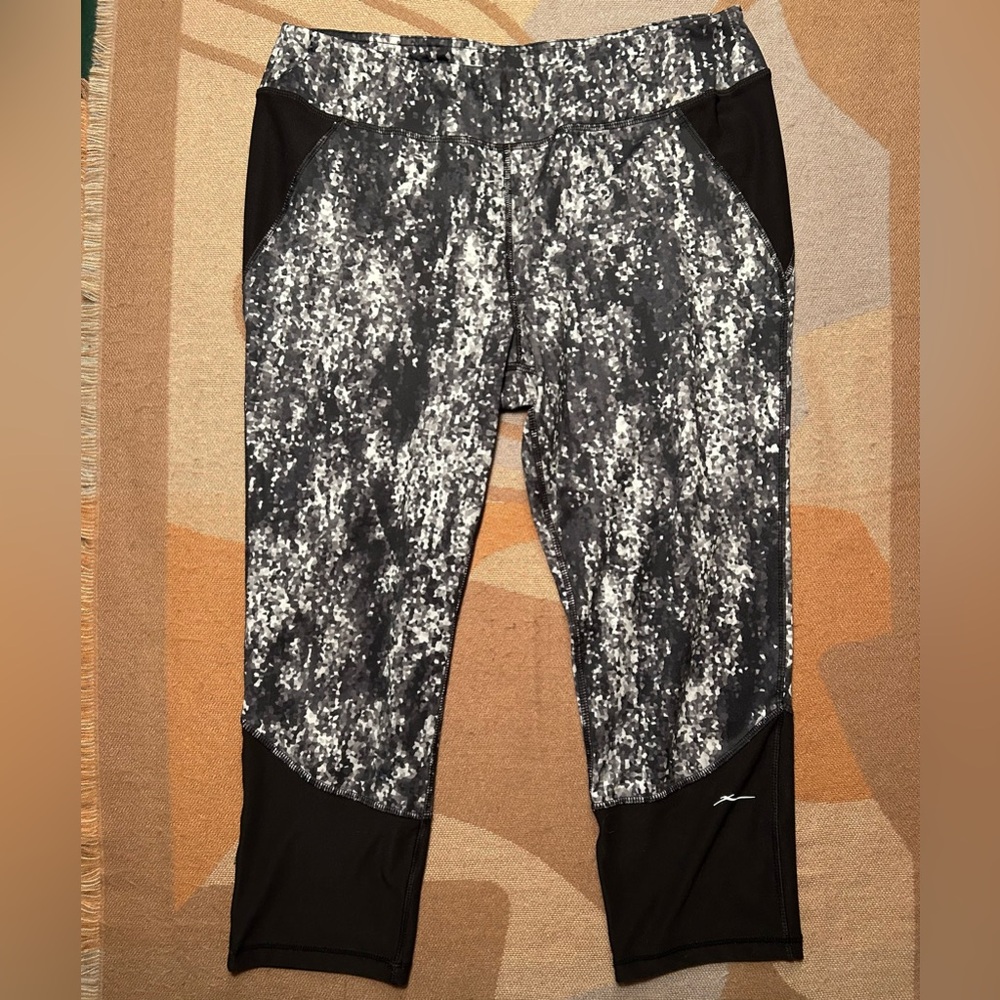 X by Gottex Black and white gusseted capri leggings, XL